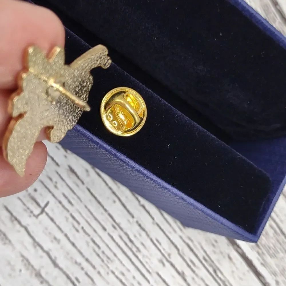 Bee Pin Brooch New.  B1 - Picture 3 of 3